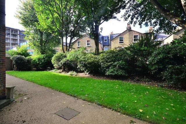  Image of 3 bedroom Flat to rent in Albert Bridge Road London SW11 at Albert Bridge Road, Battersea SW11