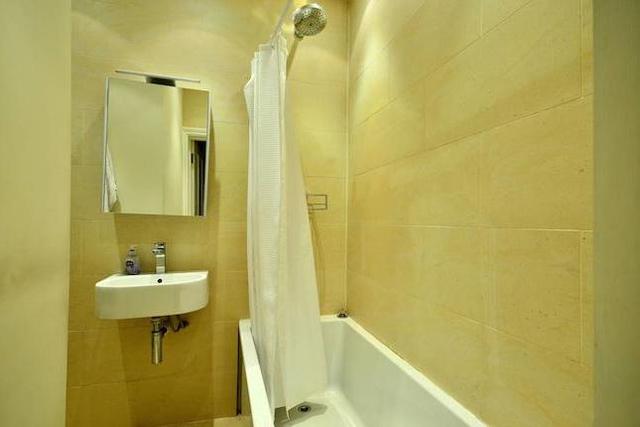  Image of 3 bedroom Flat to rent in Albert Bridge Road London SW11 at Albert Bridge Road, Battersea SW11