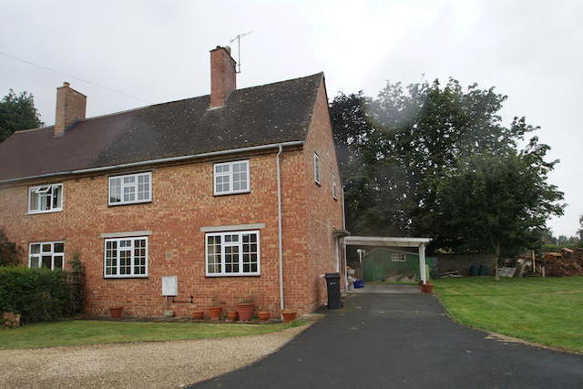  Image of 3 bedroom  to rent in Rissington Road Bourton-on-the-Water Cheltenham GL54 at Rissington Road, Bourton On The Water GL54