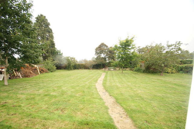  Image of 3 bedroom  to rent in Rissington Road Bourton-on-the-Water Cheltenham GL54 at Rissington Road, Bourton On The Water GL54