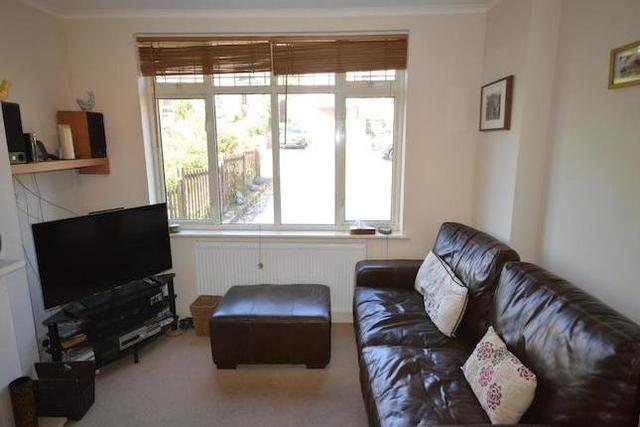  Image of 4 bedroom Property to rent in Manor Way Banstead SM7 at Manor Way, Banstead SM7