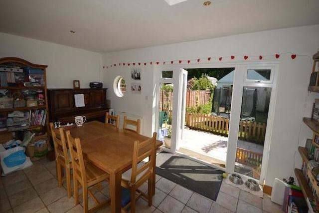  Image of 4 bedroom Property to rent in Manor Way Banstead SM7 at Manor Way, Banstead SM7