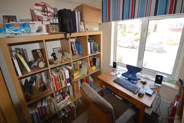  Image of 4 bedroom Property to rent in Manor Way Banstead SM7 at Manor Way, Banstead SM7