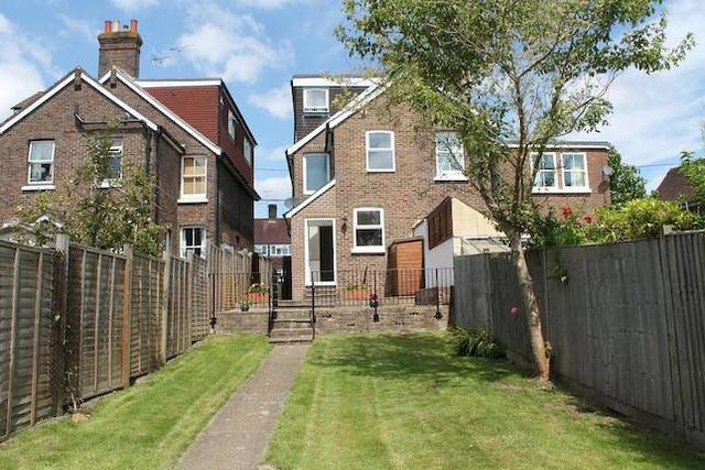  Image of 5 bedroom Property to rent in College Road Haywards Heath RH16 at College Road, Haywards Heath RH16