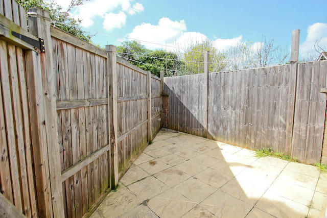  Image of Studio flat to rent in Sunny Gardens Parade London NW4 at Sunny Gardens Parade, London, Hendon Central NW4