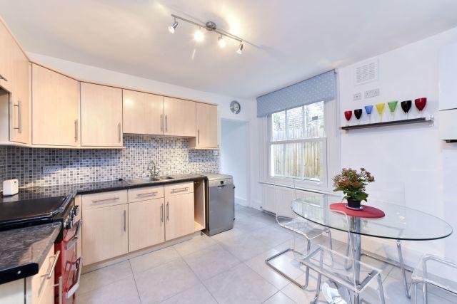  Image of 1 bedroom Flat to rent in Goldsboro Road London SW8 at Goldsboro Road, Vauxhall SW8