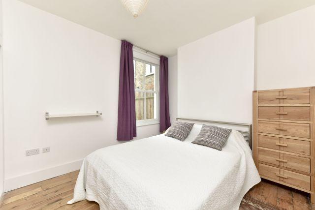  Image of 1 bedroom Flat to rent in Goldsboro Road London SW8 at Goldsboro Road, Vauxhall SW8