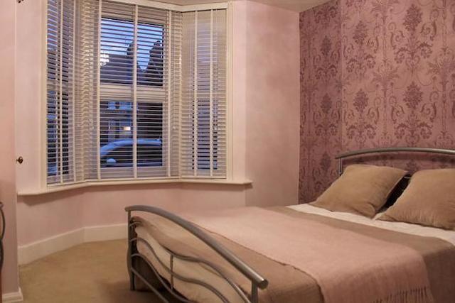  Image of 1 bedroom Flat to rent in Station Road Horsham RH13 at Station Road, Horsham RH13