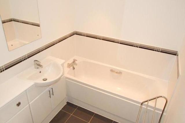  Image of 2 bedroom Flat to rent in Wooldridge Close Feltham TW14 at Wooldridge Close, Feltham TW14