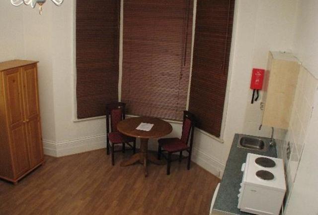  Image of Studio flat to rent in Stanwick Road London W14 at Stanwick Road, West Kensington, London W14