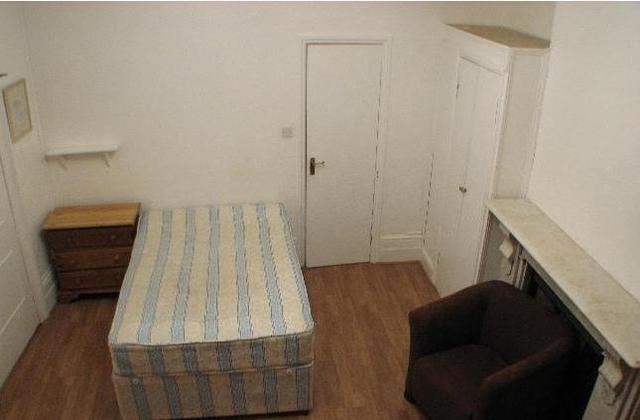  Image of Studio flat to rent in Stanwick Road London W14 at Stanwick Road, West Kensington, London W14