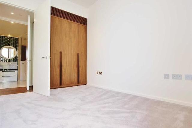  Image of 1 bedroom Flat to rent in Kirtling Street London SW8 at Ambassador Building, Embassy Gardens, Nine Elms, London SW8