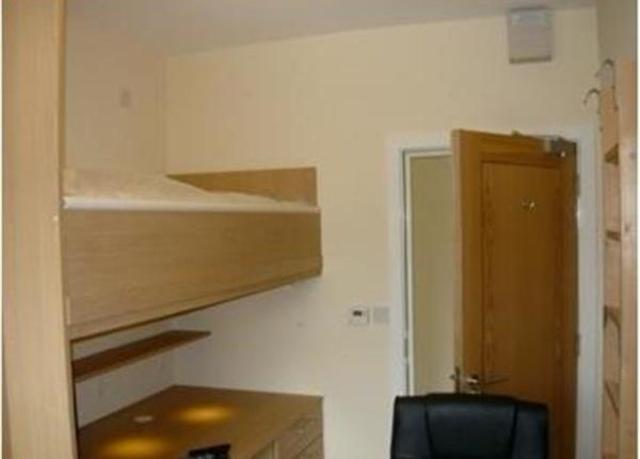  Image of 1 bedroom Property to rent in Maple Road Poole BH15 at Maple Road, Poole BH15