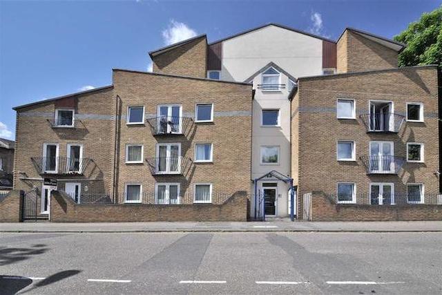  Image of 2 bedroom Flat to rent in Dacre Park London SE13 at Dacre Park, London SE13