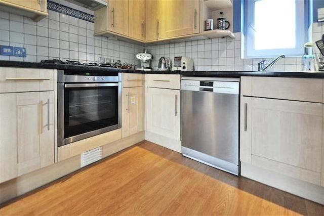  Image of 2 bedroom Flat to rent in Dacre Park London SE13 at Dacre Park, London SE13