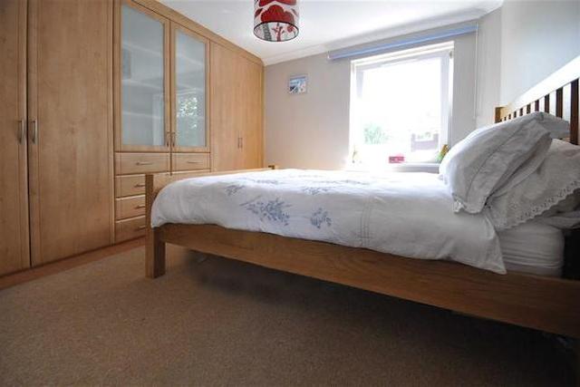  Image of 2 bedroom Flat to rent in Dacre Park London SE13 at Dacre Park, London SE13