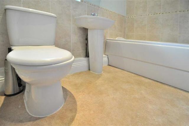  Image of 2 bedroom Flat to rent in Dacre Park London SE13 at Dacre Park, London SE13