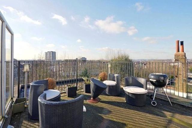  Image of 3 bedroom Flat to rent in Westbere Road London NW2 at Westbere Road, London NW2