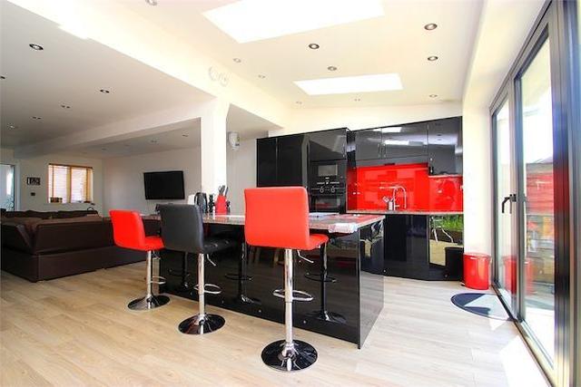  Image of 3 bedroom Terraced house to rent in Melville Close Uxbridge UB10 at Melville Close, Ickenham, Middlesex UB10