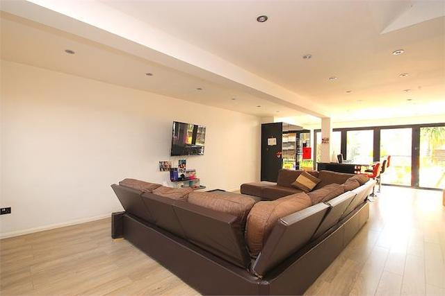  Image of 3 bedroom Terraced house to rent in Melville Close Uxbridge UB10 at Melville Close, Ickenham, Middlesex UB10