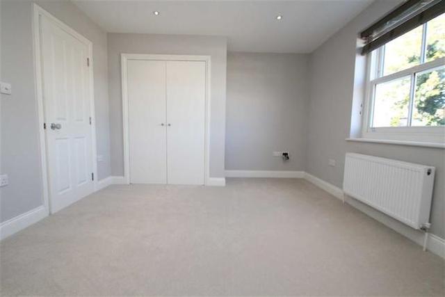  Image of 3 bedroom Property to rent in Queens Passage Chislehurst BR7 at Queens Passage, Chislehurst, Kent BR7