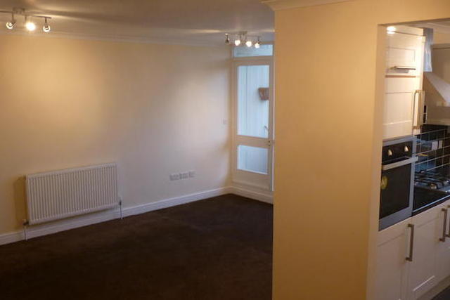  Image of 2 bedroom Flat to rent in Hendon Hall Court Parson Street London NW4 at Parson Street, Hendon NW4