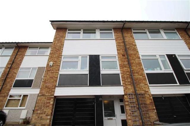  Image of 4 bedroom Town House to rent in Dunstan Glade St. Johns Road Petts Wood Orpington BR5 at Dunstan Glade, St. Johns Road, Petts Wood, Orpington BR5