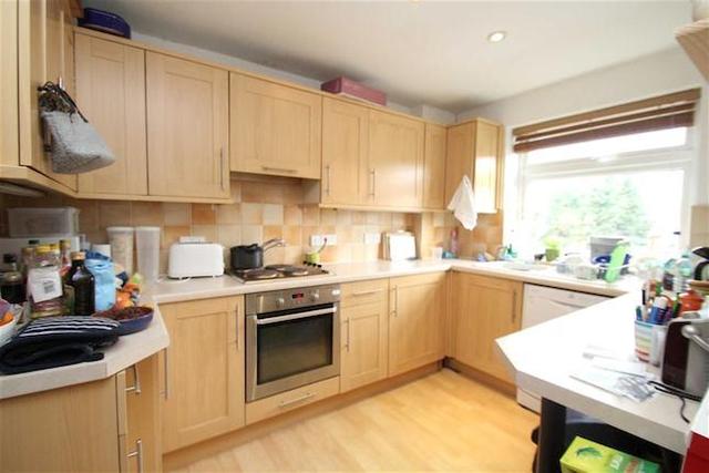  Image of 4 bedroom Town House to rent in Dunstan Glade St. Johns Road Petts Wood Orpington BR5 at Dunstan Glade, St. Johns Road, Petts Wood, Orpington BR5