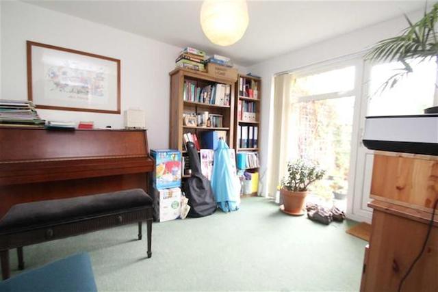  Image of 4 bedroom Town House to rent in Dunstan Glade St. Johns Road Petts Wood Orpington BR5 at Dunstan Glade, St. Johns Road, Petts Wood, Orpington BR5