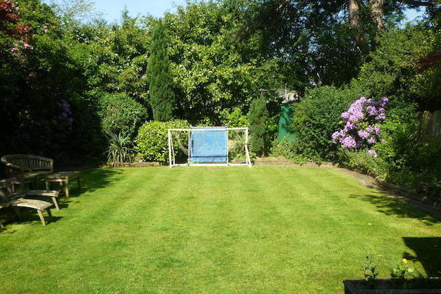  Image of 6 bedroom Detached house to rent in Fairholme Gardens London N3 at Fairholme Gardens, Finchley N3