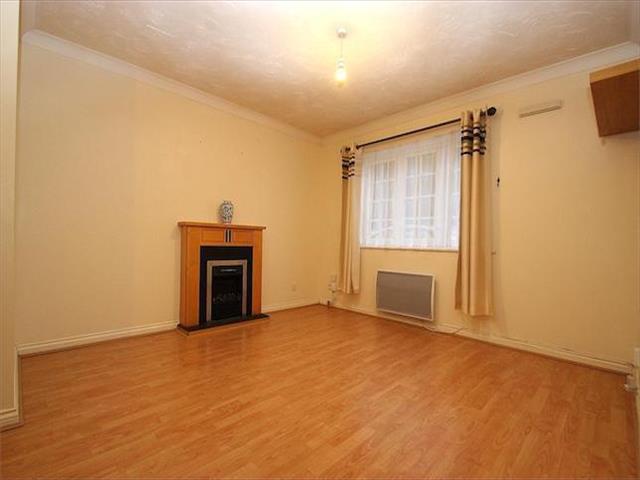  Image of 2 bedroom Flat for sale in Hurworth Avenue Slough SL3 at Hurworth Avenue, Langley, Berkshire SL3