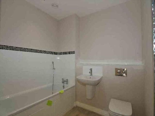  Image of 2 bedroom Flat to rent in Lancaster Road New Barnet Barnet EN4 at Lancaster Road, New Barnet, London EN4