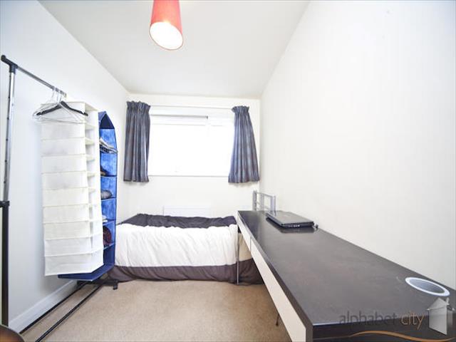  Image of 2 bedroom Flat to rent in Ursula Gould Way London E14 at Ingot Tower, Ursula Gould Way E14