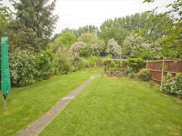  Image of 4 bedroom Semi-Detached house to rent in Derek Avenue Epsom KT19 at Derek Avenue, West Ewell, Epsom KT19