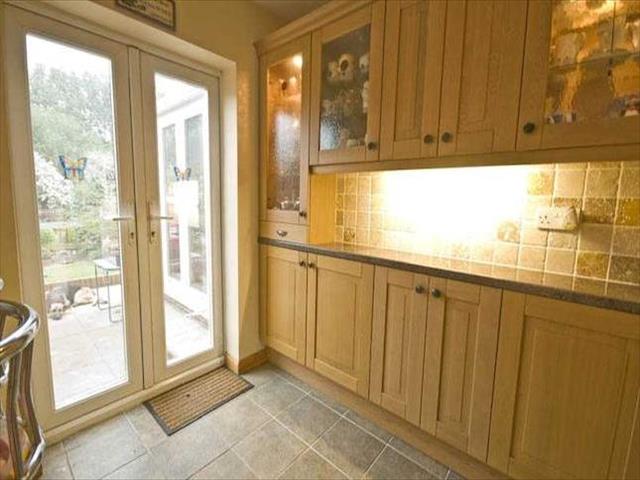  Image of 4 bedroom Semi-Detached house to rent in Derek Avenue Epsom KT19 at Derek Avenue, West Ewell, Epsom KT19