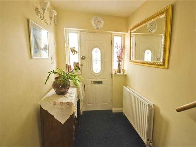  Image of 4 bedroom Semi-Detached house to rent in Derek Avenue Epsom KT19 at Derek Avenue, West Ewell, Epsom KT19