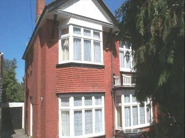  Image of 6 bedroom Property to rent in Heron Court Road Winton Bournemouth BH9 at Heron Court Road, Winton, Bournemouth BH9