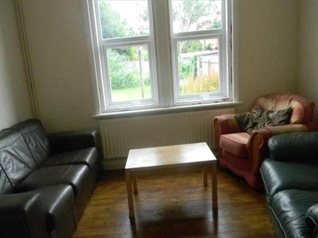  Image of 6 bedroom Property to rent in Heron Court Road Winton Bournemouth BH9 at Heron Court Road, Winton, Bournemouth BH9
