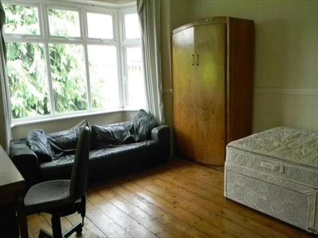  Image of 6 bedroom Property to rent in Heron Court Road Winton Bournemouth BH9 at Heron Court Road, Winton, Bournemouth BH9