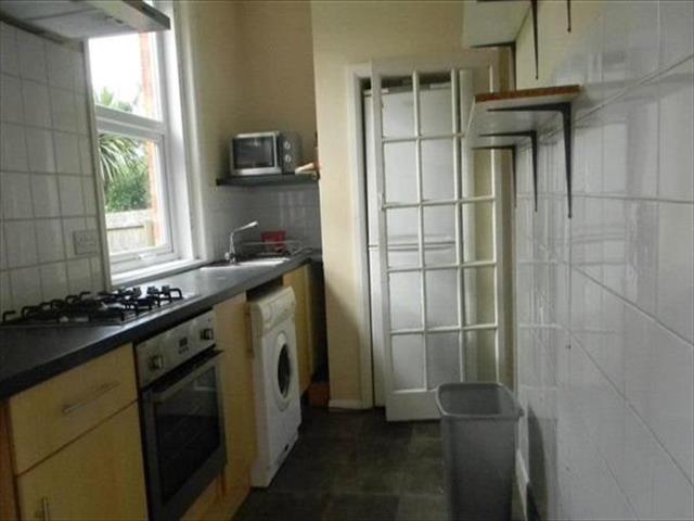  Image of 6 bedroom Property to rent in Heron Court Road Winton Bournemouth BH9 at Heron Court Road, Winton, Bournemouth BH9
