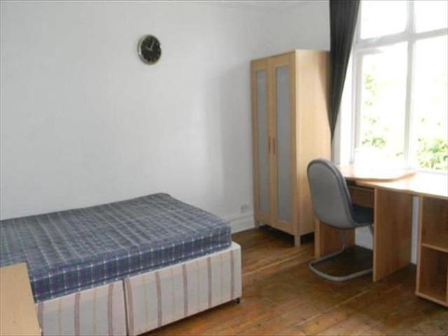  Image of 6 bedroom Property to rent in Heron Court Road Winton Bournemouth BH9 at Heron Court Road, Winton, Bournemouth BH9