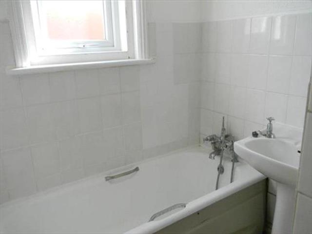  Image of 6 bedroom Property to rent in Heron Court Road Winton Bournemouth BH9 at Heron Court Road, Winton, Bournemouth BH9