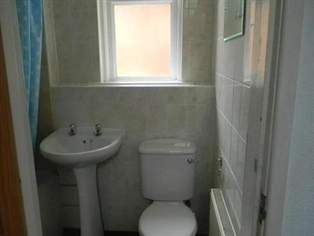  Image of 6 bedroom Property to rent in Sedgley Road Winton Bournemouth BH9 at Sedgley Road, Winton, Bournemouth BH9