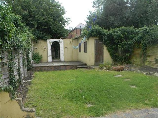  Image of 6 bedroom Property to rent in Sedgley Road Winton Bournemouth BH9 at Sedgley Road, Winton, Bournemouth BH9