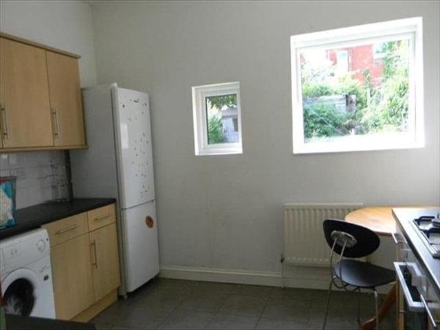  Image of 6 bedroom Property to rent in Sedgley Road Winton Bournemouth BH9 at Sedgley Road, Winton, Bournemouth BH9