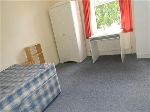 Image of 6 bedroom Property to rent in Sedgley Road Winton Bournemouth BH9 at Sedgley Road, Winton, Bournemouth BH9