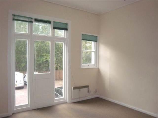  Image of Studio flat to rent in Upper Grosvenor Road Tunbridge Wells TN1 at Upper Grosvenor Road, Tunbridge Wells, Kent TN1