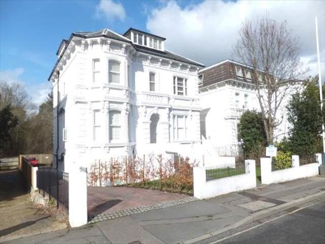  Image of Studio flat to rent in Upper Grosvenor Road Tunbridge Wells TN1 at Upper Grosvenor Road, Tunbridge Wells, Kent TN1