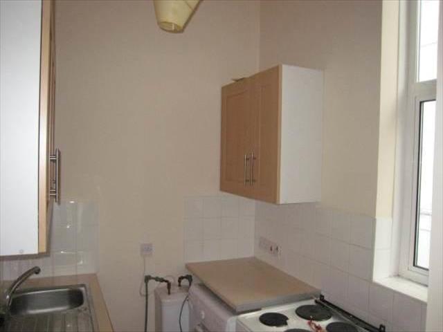  Image of Studio flat to rent in Upper Grosvenor Road Tunbridge Wells TN1 at Upper Grosvenor Road, Tunbridge Wells, Kent TN1