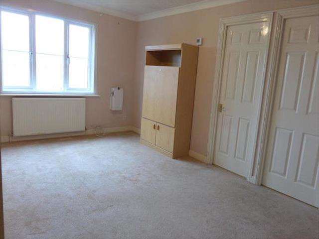  Image of Studio flat to rent in Caroline Place Harlington Hayes UB3 at Caroline Place, Hayes UB3